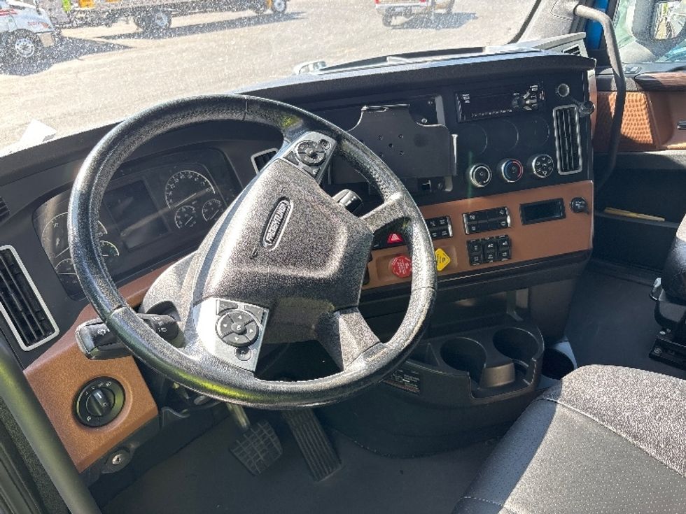 Sleeper Tractor-Heavy Duty Tractors-Freightliner-2021-T12664ST-El Paso-TX-521,289\n\t\tmiles-$ 60,500 - Image 10