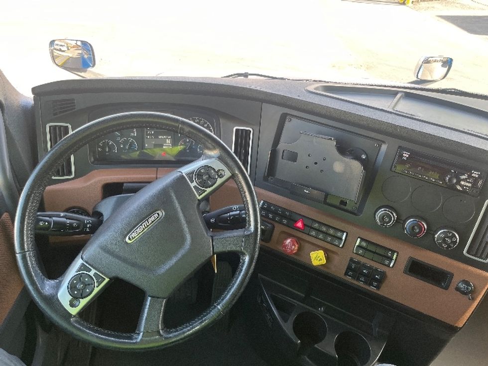 Sleeper Tractor-Heavy Duty Tractors-Freightliner-2021-T12664ST-El Paso-TX-521,289\n\t\tmiles-$ 60,500 - Image 11