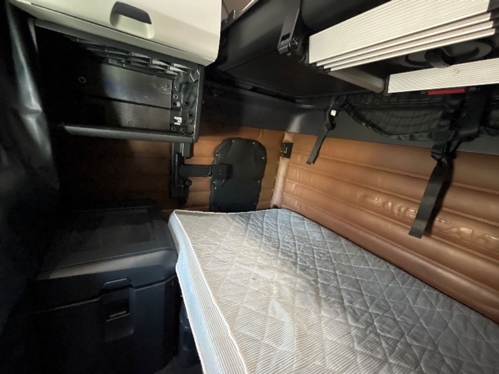 Sleeper Tractor-Heavy Duty Tractors-Freightliner-2021-T12664ST-El Paso-TX-521,289\n\t\tmiles-$ 60,500 - Image 19