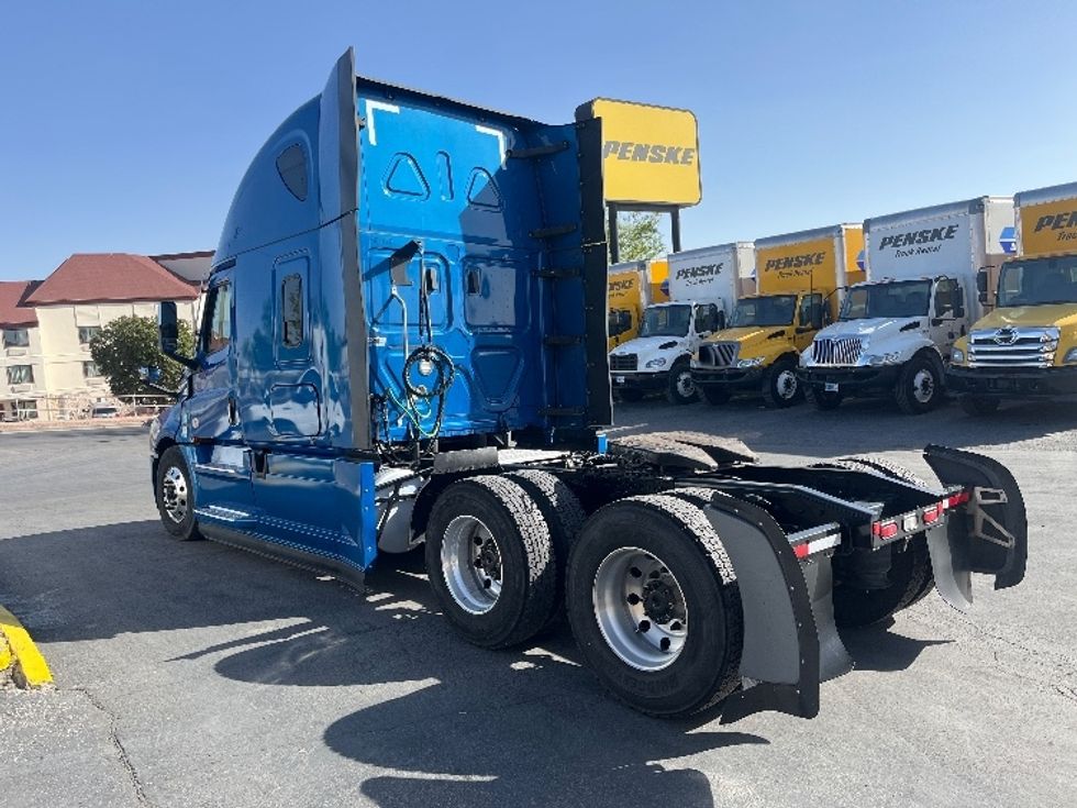 Sleeper Tractor-Heavy Duty Tractors-Freightliner-2021-T12664ST-El Paso-TX-521,289\n\t\tmiles-$ 60,500 - Image 5