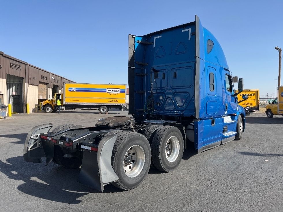 Sleeper Tractor-Heavy Duty Tractors-Freightliner-2021-T12664ST-El Paso-TX-521,289\n\t\tmiles-$ 60,500 - Image 7