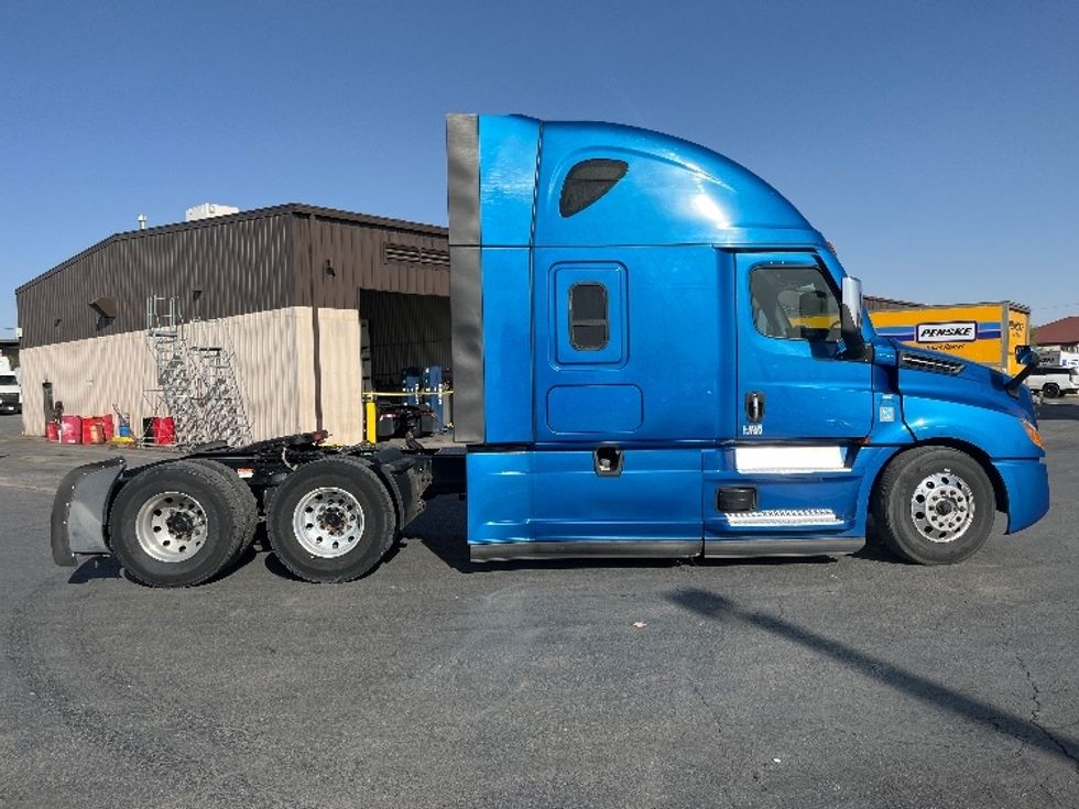Sleeper Tractor-Heavy Duty Tractors-Freightliner-2021-T12664ST-El Paso-TX-521,289\n\t\tmiles-$ 60,500 - Image 8
