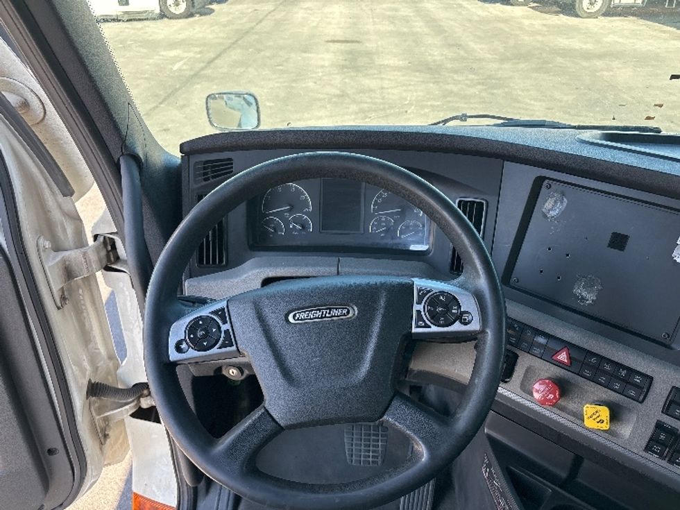 Sleeper Tractor-Heavy Duty Tractors-Freightliner-2021-T12664ST-El Paso-TX-542,101\n\t\tmiles-$ 65,750 - Image 11