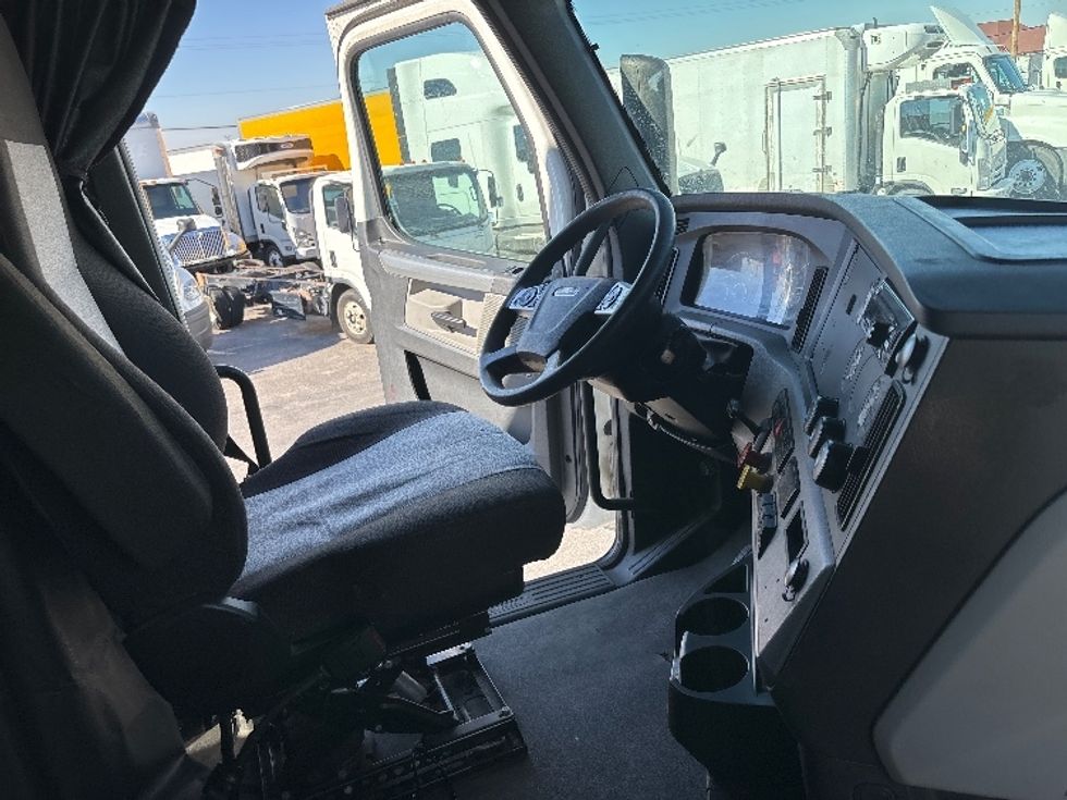 Sleeper Tractor-Heavy Duty Tractors-Freightliner-2021-T12664ST-El Paso-TX-542,101\n\t\tmiles-$ 65,750 - Image 15