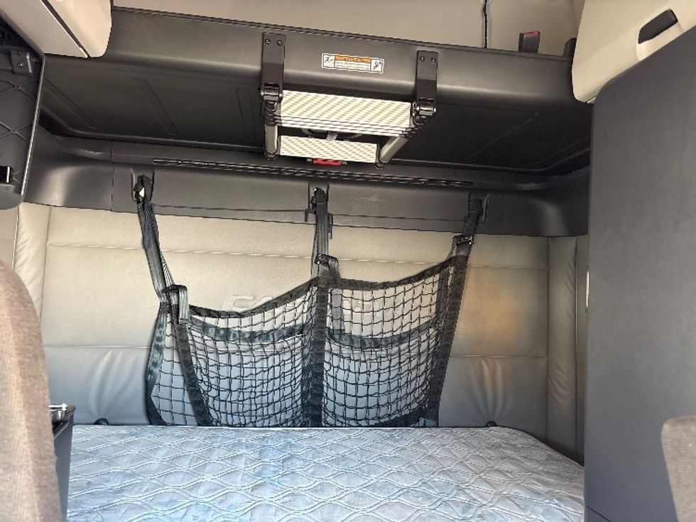 Sleeper Tractor-Heavy Duty Tractors-Freightliner-2021-T12664ST-El Paso-TX-542,101\n\t\tmiles-$ 65,750 - Image 16