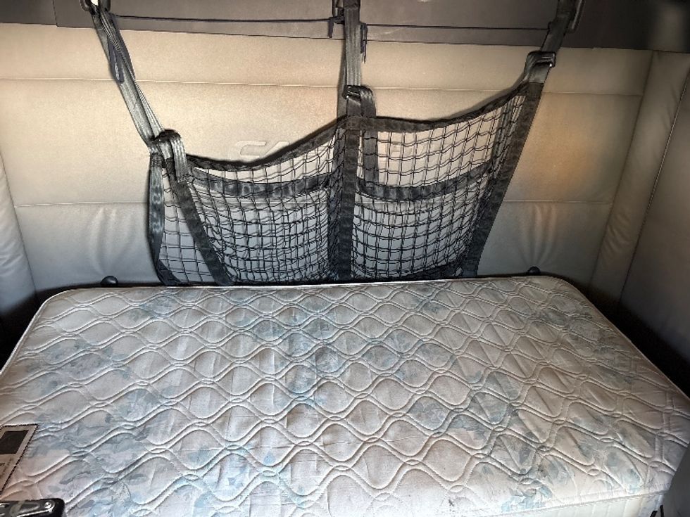 Sleeper Tractor-Heavy Duty Tractors-Freightliner-2021-T12664ST-El Paso-TX-542,101\n\t\tmiles-$ 65,750 - Image 17