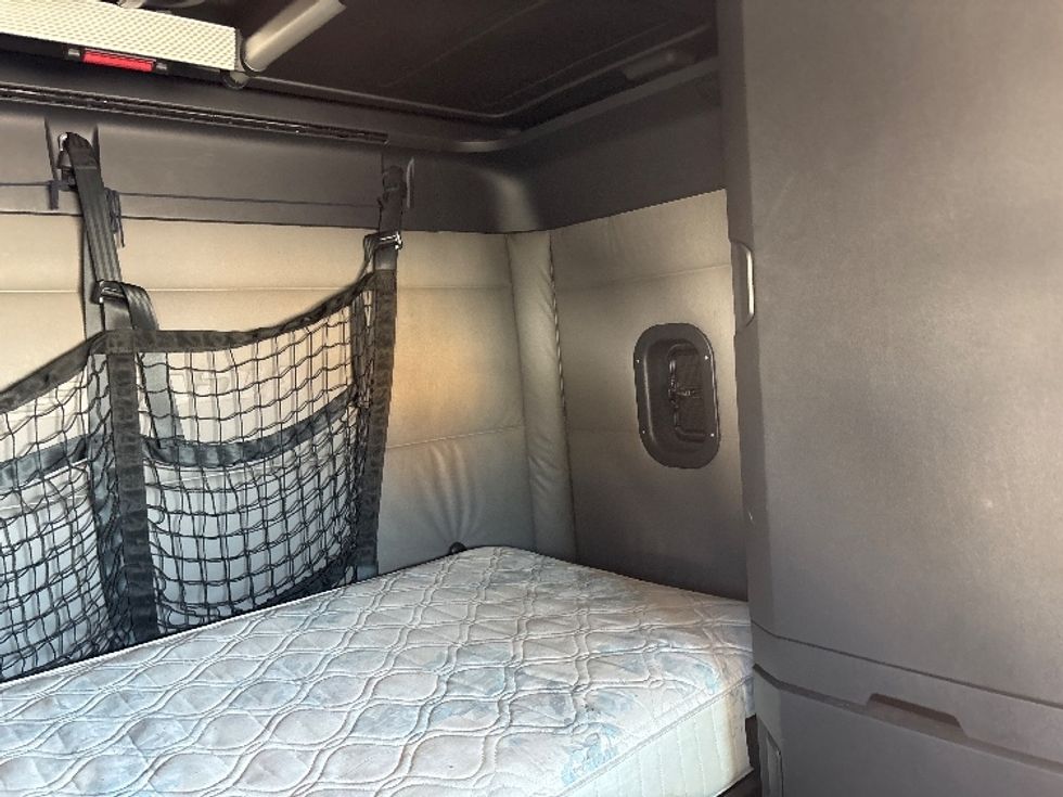 Sleeper Tractor-Heavy Duty Tractors-Freightliner-2021-T12664ST-El Paso-TX-542,101\n\t\tmiles-$ 65,750 - Image 18