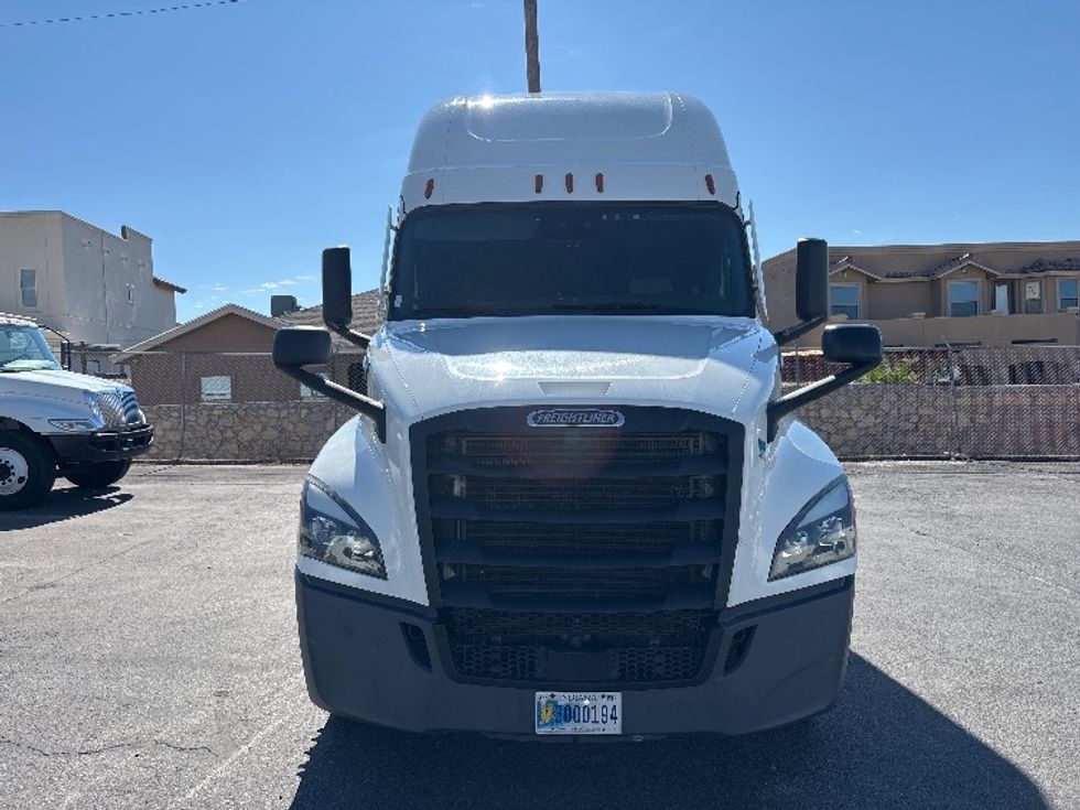 Sleeper Tractor-Heavy Duty Tractors-Freightliner-2021-T12664ST-El Paso-TX-542,101\n\t\tmiles-$ 65,750 - Image 2