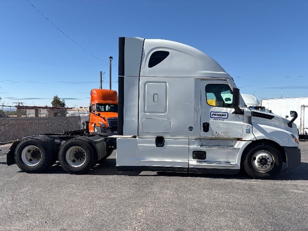 Sleeper Tractor-Heavy Duty Tractors-Freightliner-2021-T12664ST-El Paso-TX-542,101\n\t\tmiles-$ 65,750 - Image 8
