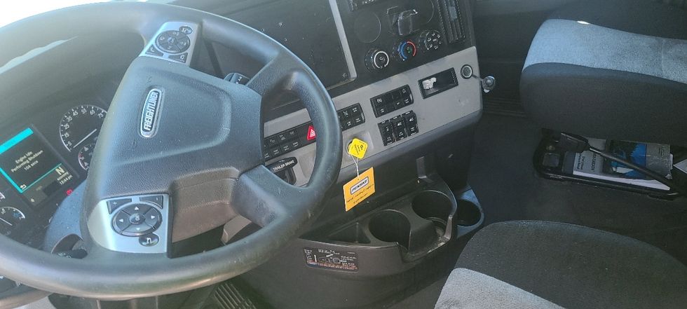 Sleeper Tractor-Heavy Duty Tractors-Freightliner-2021-T12664ST-El Paso-TX-557,182\n\t\tmiles-$ 64,750 - Image 10