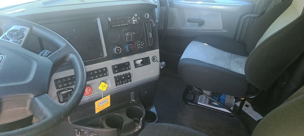 Sleeper Tractor-Heavy Duty Tractors-Freightliner-2021-T12664ST-El Paso-TX-557,182\n\t\tmiles-$ 64,750 - Image 11