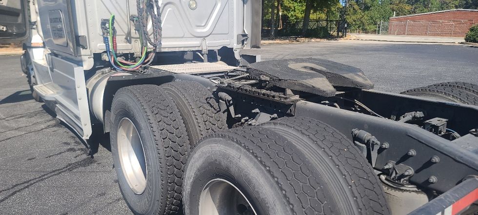 Sleeper Tractor-Heavy Duty Tractors-Freightliner-2021-T12664ST-El Paso-TX-557,182\n\t\tmiles-$ 64,750 - Image 21