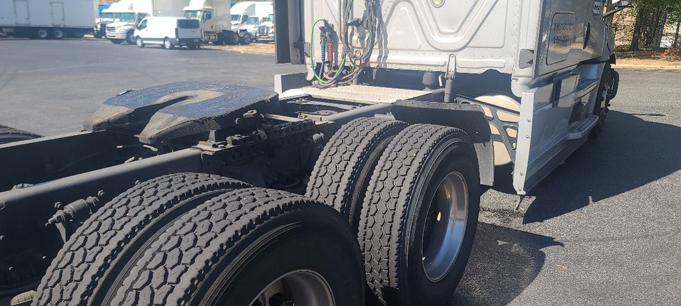 Sleeper Tractor-Heavy Duty Tractors-Freightliner-2021-T12664ST-El Paso-TX-557,182\n\t\tmiles-$ 64,750 - Image 22