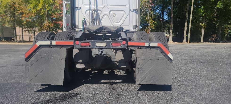 Sleeper Tractor-Heavy Duty Tractors-Freightliner-2021-T12664ST-El Paso-TX-557,182\n\t\tmiles-$ 64,750 - Image 23