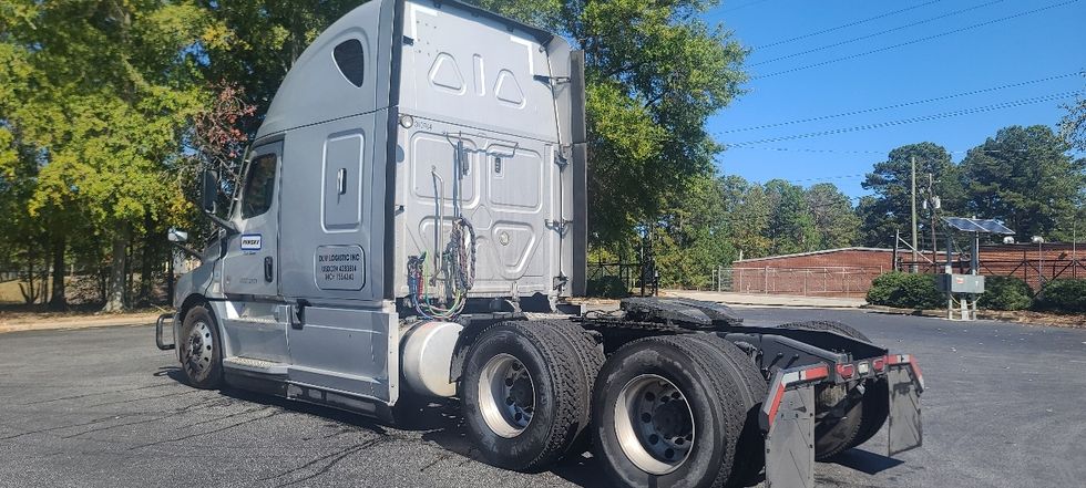 Sleeper Tractor-Heavy Duty Tractors-Freightliner-2021-T12664ST-El Paso-TX-557,182\n\t\tmiles-$ 64,750 - Image 5