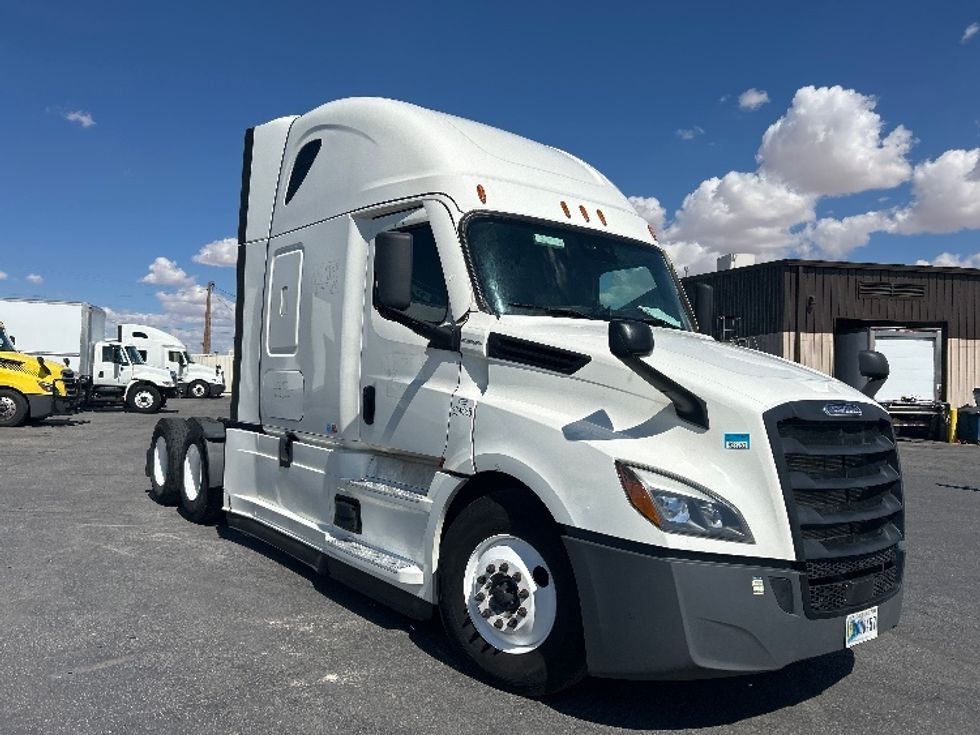 Sleeper Tractor-Heavy Duty Tractors-Freightliner-2021-T12664ST-El Paso-TX-620,055\n\t\tmiles-$ 59,250 - Image 1