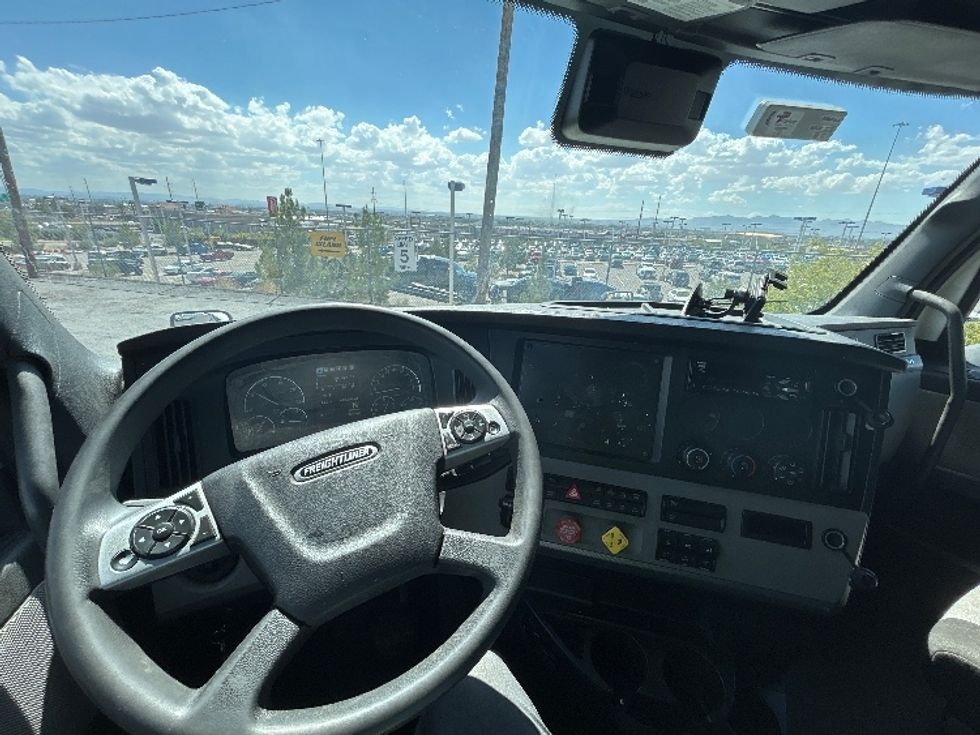 Sleeper Tractor-Heavy Duty Tractors-Freightliner-2021-T12664ST-El Paso-TX-620,055\n\t\tmiles-$ 59,250 - Image 11