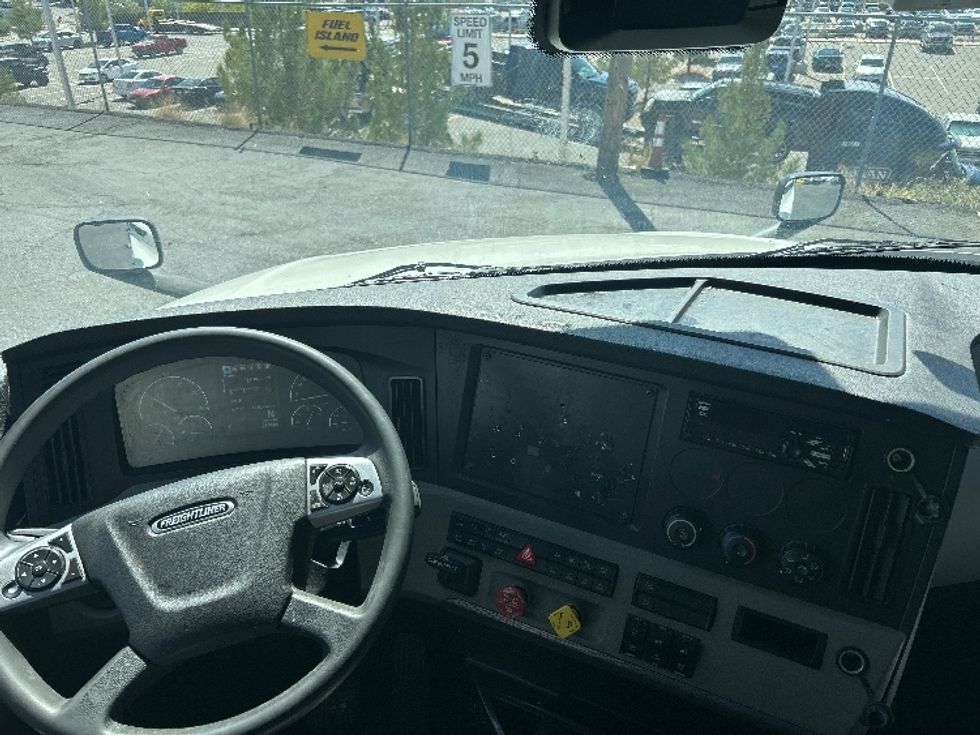 Sleeper Tractor-Heavy Duty Tractors-Freightliner-2021-T12664ST-El Paso-TX-620,055\n\t\tmiles-$ 59,250 - Image 12