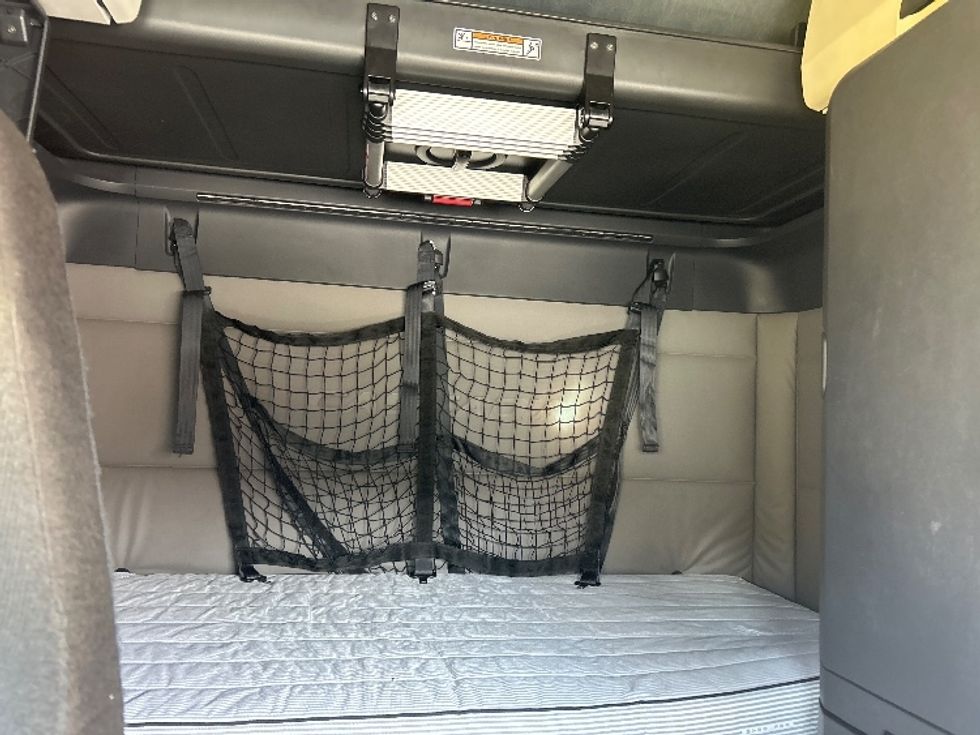 Sleeper Tractor-Heavy Duty Tractors-Freightliner-2021-T12664ST-El Paso-TX-620,055\n\t\tmiles-$ 59,250 - Image 16