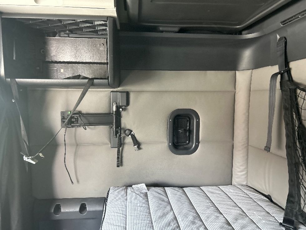 Sleeper Tractor-Heavy Duty Tractors-Freightliner-2021-T12664ST-El Paso-TX-620,055\n\t\tmiles-$ 59,250 - Image 19