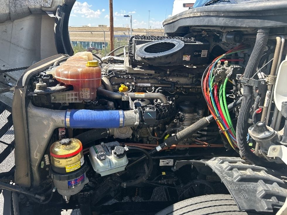 Sleeper Tractor-Heavy Duty Tractors-Freightliner-2021-T12664ST-El Paso-TX-620,055\n\t\tmiles-$ 59,250 - Image 21