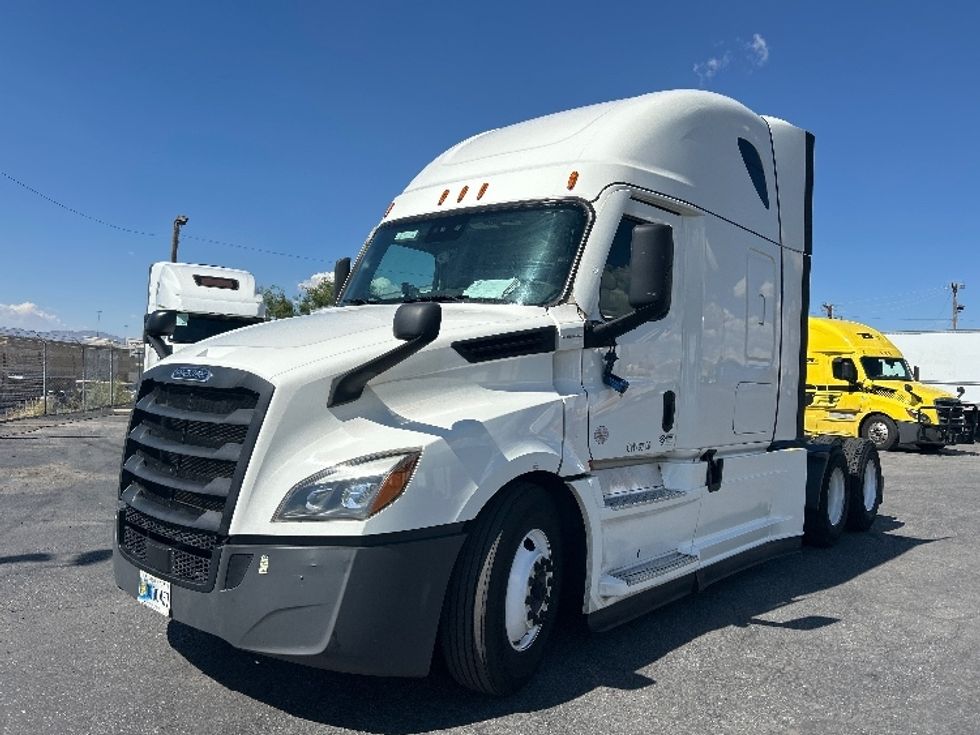 Sleeper Tractor-Heavy Duty Tractors-Freightliner-2021-T12664ST-El Paso-TX-620,055\n\t\tmiles-$ 59,250 - Image 3