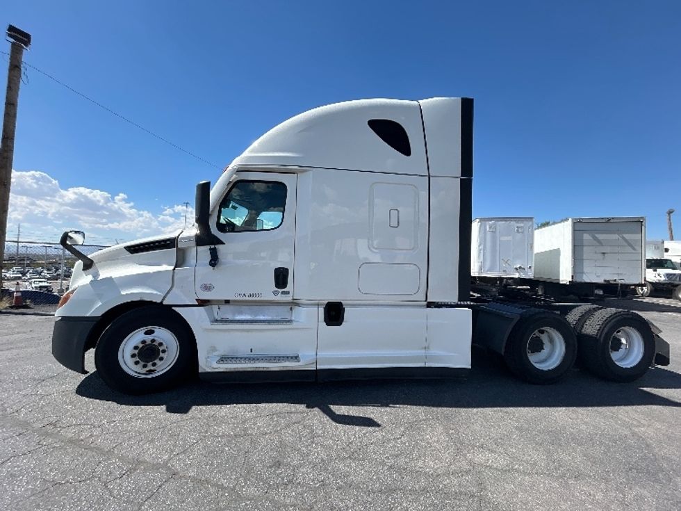 Sleeper Tractor-Heavy Duty Tractors-Freightliner-2021-T12664ST-El Paso-TX-620,055\n\t\tmiles-$ 59,250 - Image 4