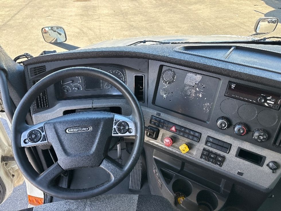 Sleeper Tractor-Heavy Duty Tractors-Freightliner-2021-T12664ST-El Paso-TX-636,429\n\t\tmiles-$ 57,500 - Image 11