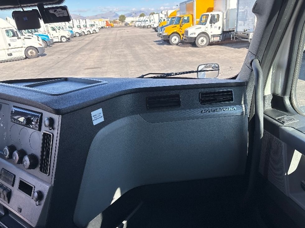 Sleeper Tractor-Heavy Duty Tractors-Freightliner-2021-T12664ST-El Paso-TX-636,429\n\t\tmiles-$ 57,500 - Image 14