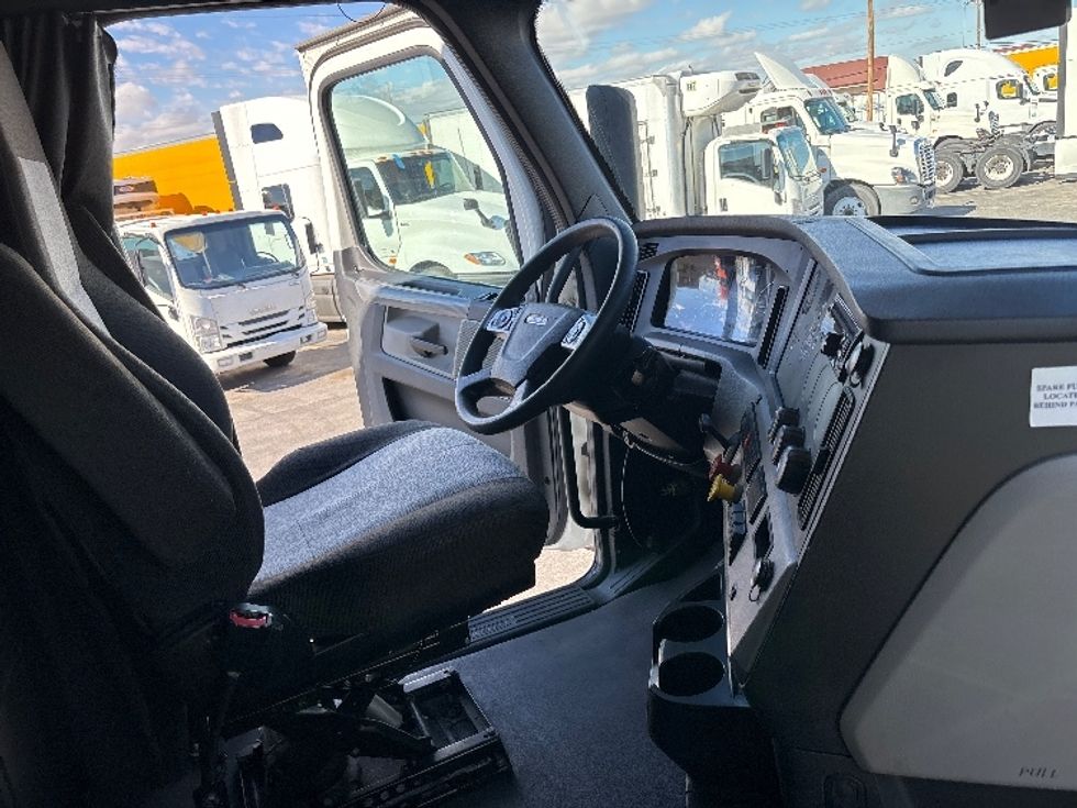 Sleeper Tractor-Heavy Duty Tractors-Freightliner-2021-T12664ST-El Paso-TX-636,429\n\t\tmiles-$ 57,500 - Image 15