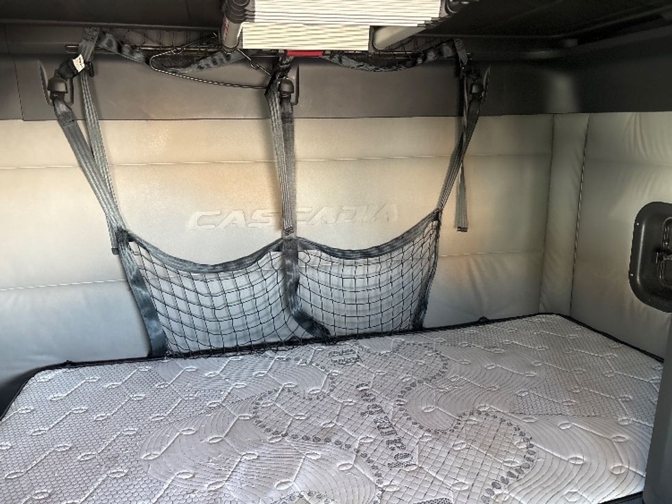 Sleeper Tractor-Heavy Duty Tractors-Freightliner-2021-T12664ST-El Paso-TX-636,429\n\t\tmiles-$ 57,500 - Image 17