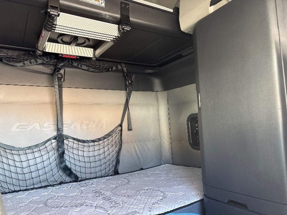 Sleeper Tractor-Heavy Duty Tractors-Freightliner-2021-T12664ST-El Paso-TX-636,429\n\t\tmiles-$ 57,500 - Image 18