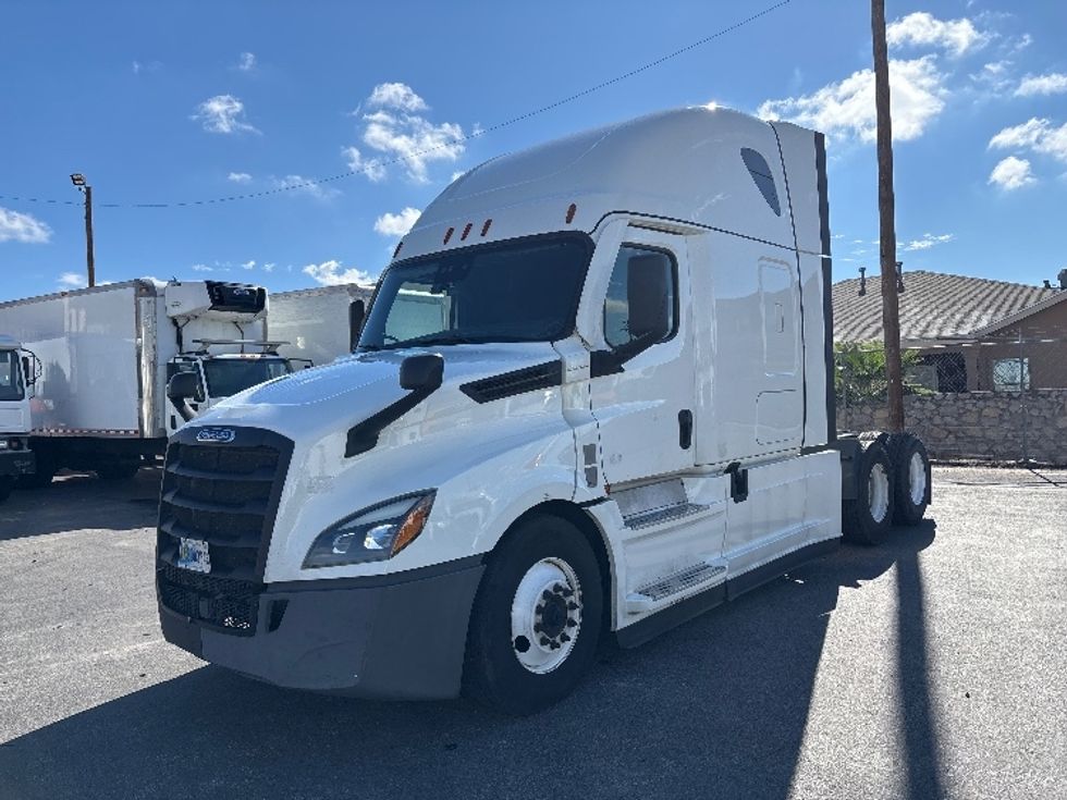 Sleeper Tractor-Heavy Duty Tractors-Freightliner-2021-T12664ST-El Paso-TX-636,429\n\t\tmiles-$ 57,500 - Image 3