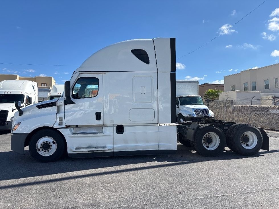 Sleeper Tractor-Heavy Duty Tractors-Freightliner-2021-T12664ST-El Paso-TX-636,429\n\t\tmiles-$ 57,500 - Image 4