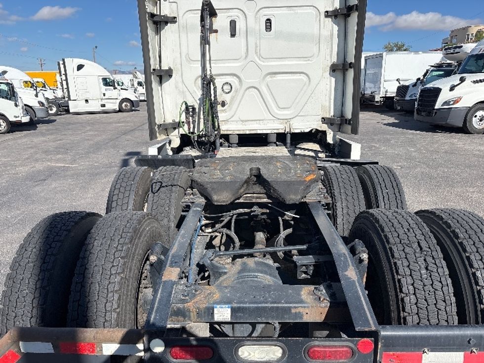 Sleeper Tractor-Heavy Duty Tractors-Freightliner-2021-T12664ST-El Paso-TX-636,429\n\t\tmiles-$ 57,500 - Image 6