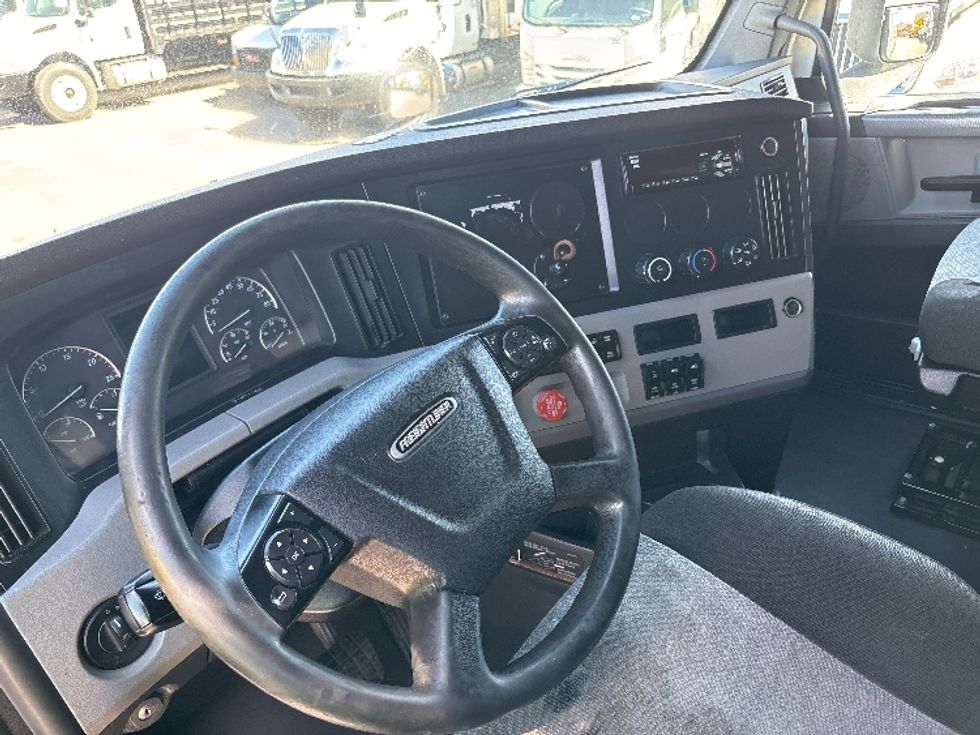 Sleeper Tractor-Heavy Duty Tractors-Freightliner-2021-T12664ST-El Paso-TX-731,993\n\t\tmiles-$ 39,250 - Image 10