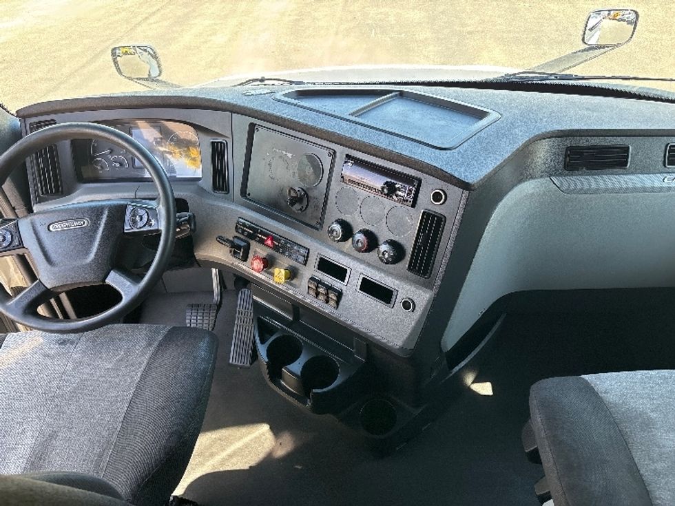 Sleeper Tractor-Heavy Duty Tractors-Freightliner-2021-T12664ST-El Paso-TX-731,993\n\t\tmiles-$ 39,250 - Image 12