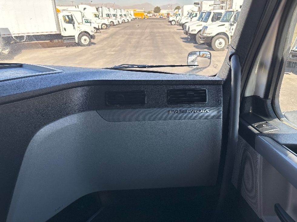 Sleeper Tractor-Heavy Duty Tractors-Freightliner-2021-T12664ST-El Paso-TX-731,993\n\t\tmiles-$ 39,250 - Image 14