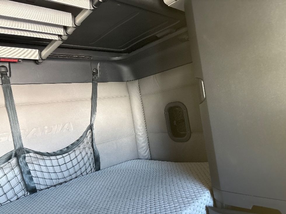 Sleeper Tractor-Heavy Duty Tractors-Freightliner-2021-T12664ST-El Paso-TX-731,993\n\t\tmiles-$ 39,250 - Image 18