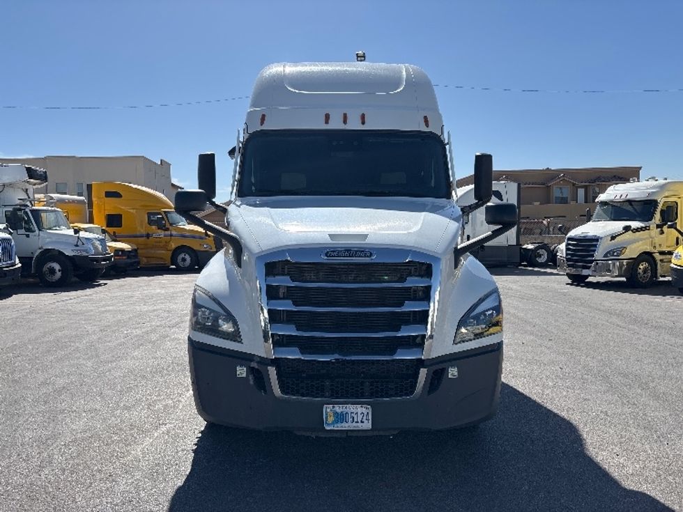 Sleeper Tractor-Heavy Duty Tractors-Freightliner-2021-T12664ST-El Paso-TX-731,993\n\t\tmiles-$ 39,250 - Image 2