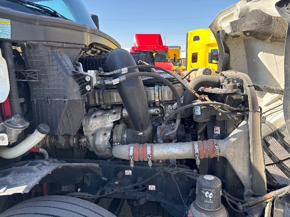 Sleeper Tractor-Heavy Duty Tractors-Freightliner-2021-T12664ST-El Paso-TX-731,993\n\t\tmiles-$ 39,250 - Image 20