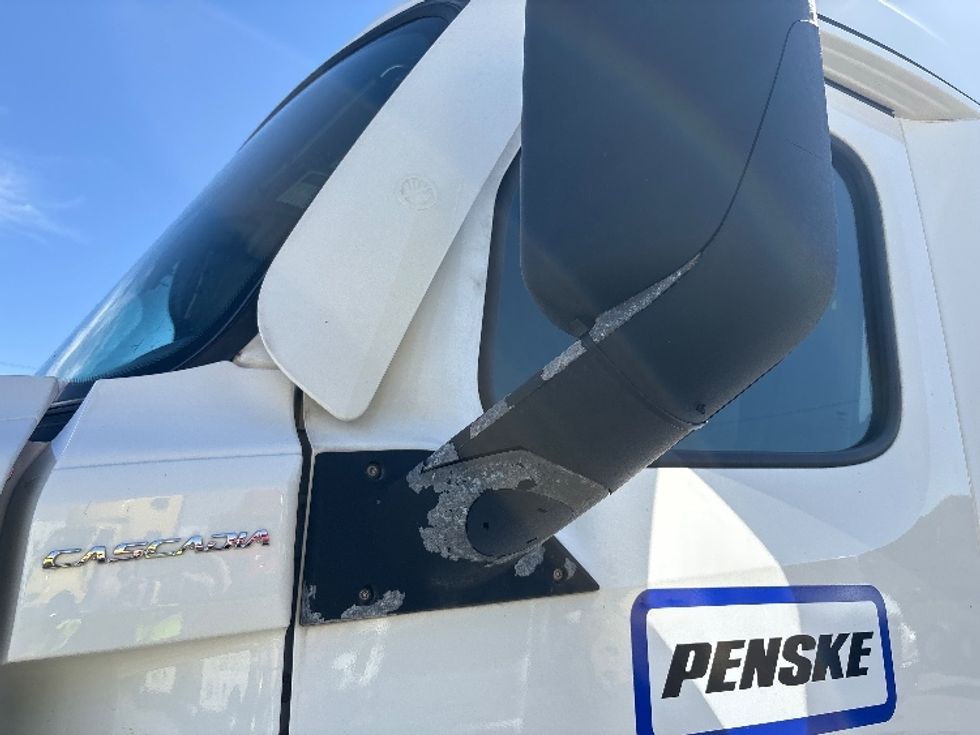 Sleeper Tractor-Heavy Duty Tractors-Freightliner-2021-T12664ST-El Paso-TX-731,993\n\t\tmiles-$ 39,250 - Image 22