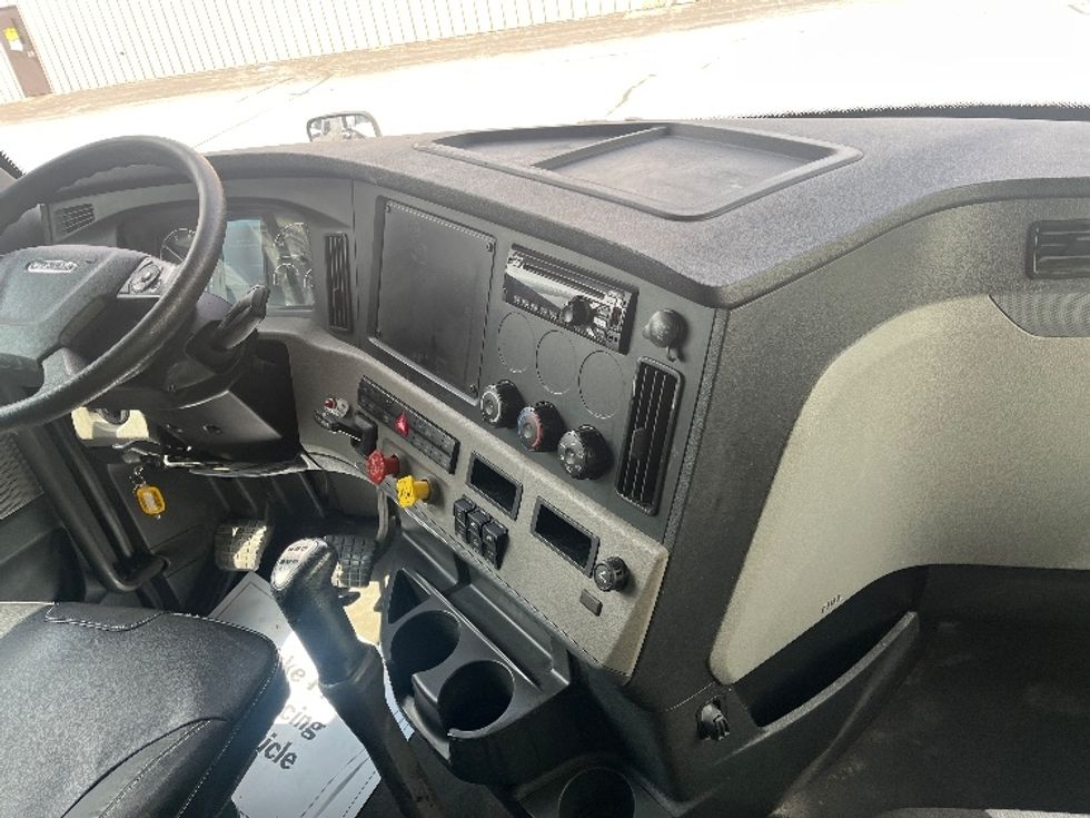 Sleeper Tractor-Heavy Duty Tractors-Freightliner-2021-T12664ST-Elkhart-IN-447,766\n\t\tmiles-$ 62,500 - Image 15
