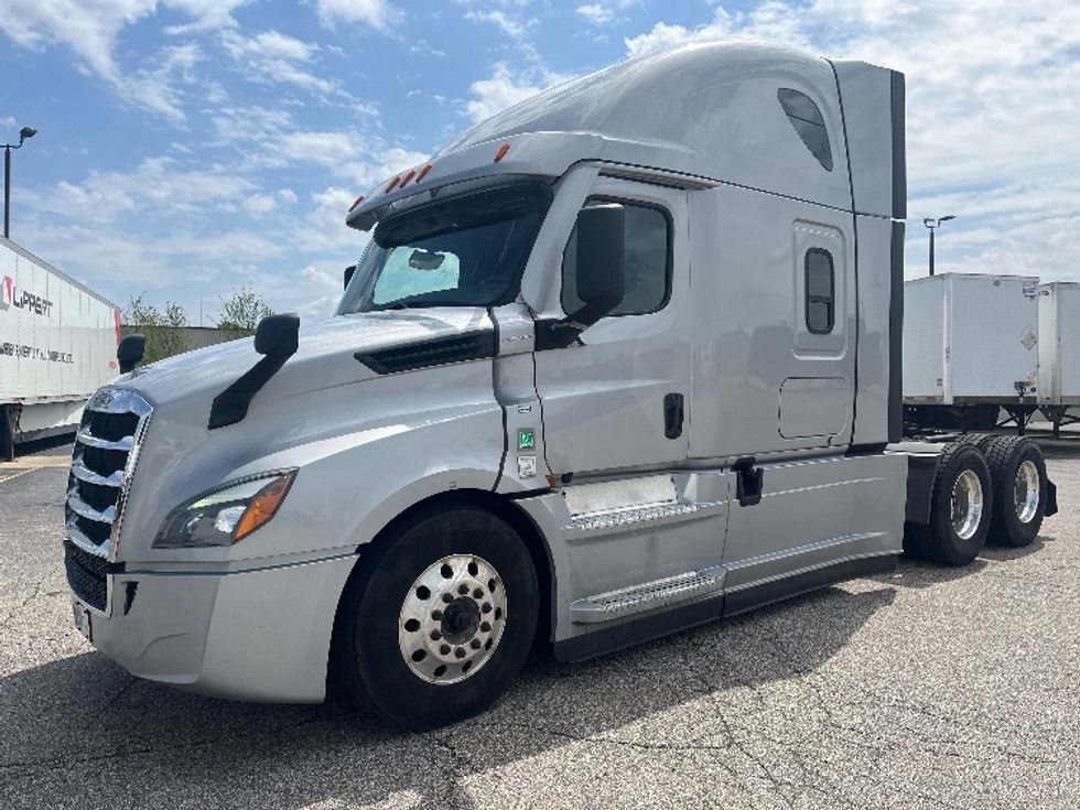 Sleeper Tractor-Heavy Duty Tractors-Freightliner-2021-T12664ST-Elkhart-IN-447,766\n\t\tmiles-$ 62,500 - Image 3