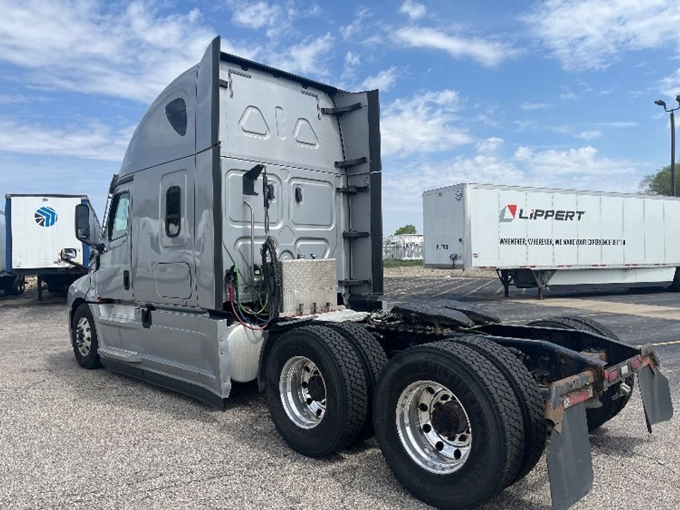 Sleeper Tractor-Heavy Duty Tractors-Freightliner-2021-T12664ST-Elkhart-IN-447,766\n\t\tmiles-$ 62,500 - Image 5