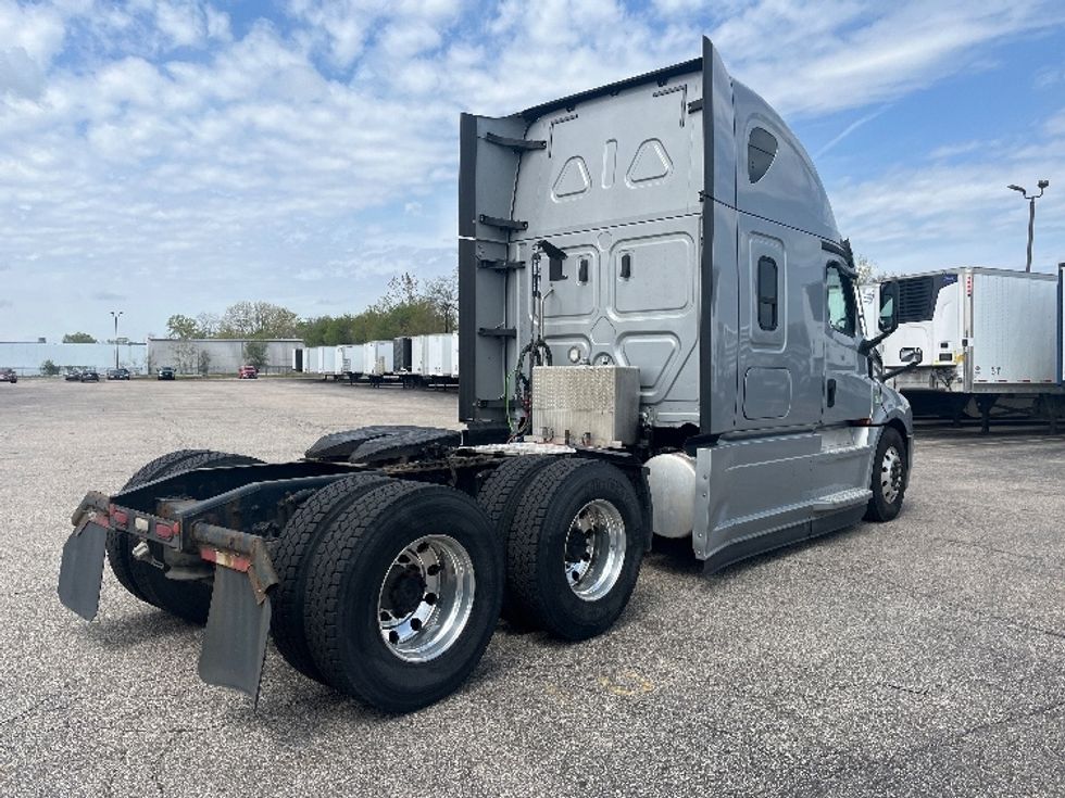 Sleeper Tractor-Heavy Duty Tractors-Freightliner-2021-T12664ST-Elkhart-IN-447,766\n\t\tmiles-$ 62,500 - Image 7