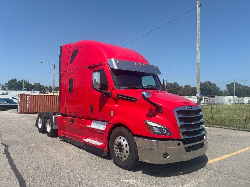 Sleeper Tractor-Heavy Duty Tractors-Freightliner-2021-T12664ST-Elkhart-IN-479,496\n\t\tmiles-$ 67,500 - Image 1