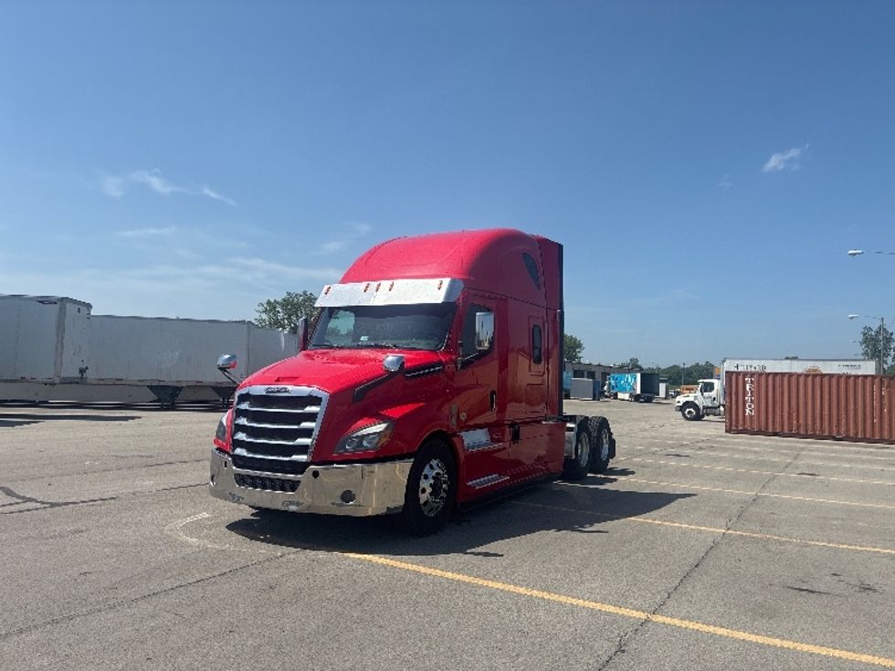 Sleeper Tractor-Heavy Duty Tractors-Freightliner-2021-T12664ST-Elkhart-IN-479,496\n\t\tmiles-$ 67,500 - Image 3