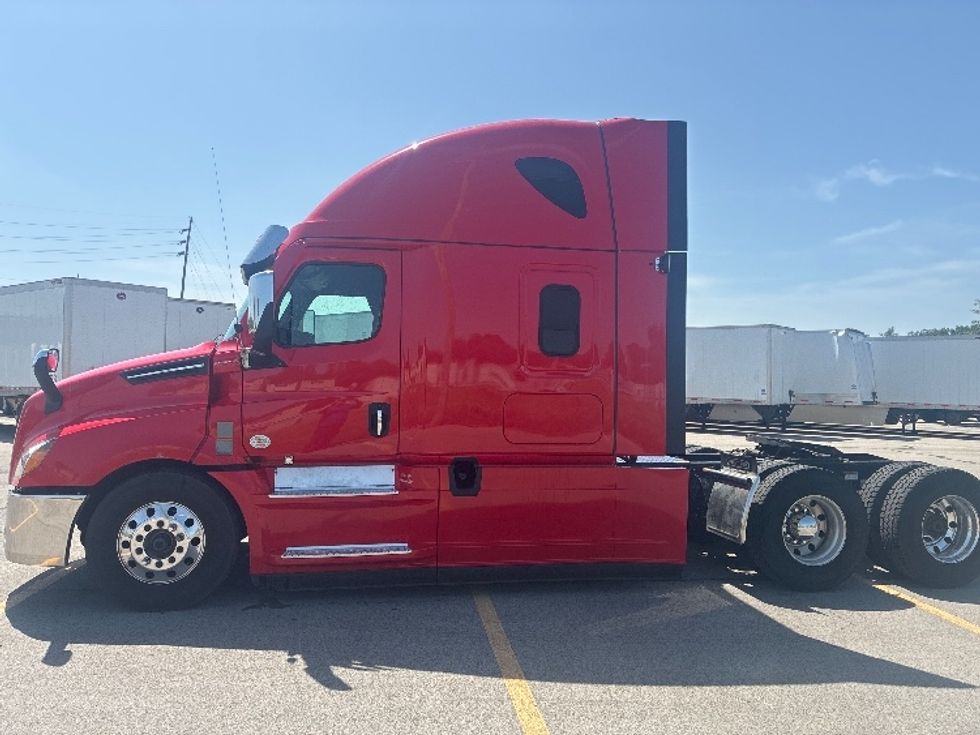 Sleeper Tractor-Heavy Duty Tractors-Freightliner-2021-T12664ST-Elkhart-IN-479,496\n\t\tmiles-$ 67,500 - Image 4