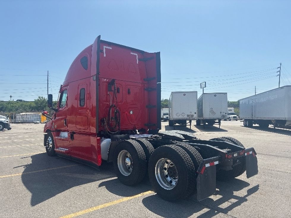 Sleeper Tractor-Heavy Duty Tractors-Freightliner-2021-T12664ST-Elkhart-IN-479,496\n\t\tmiles-$ 67,500 - Image 5